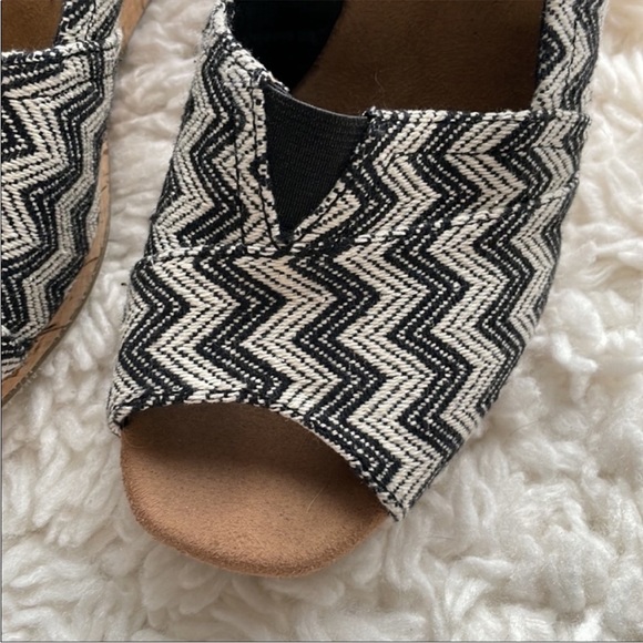Toms Patterned‎ Wedges - Picture 3 of 7